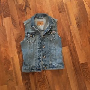 Cute Hollister Denim Sleeveless Jacket